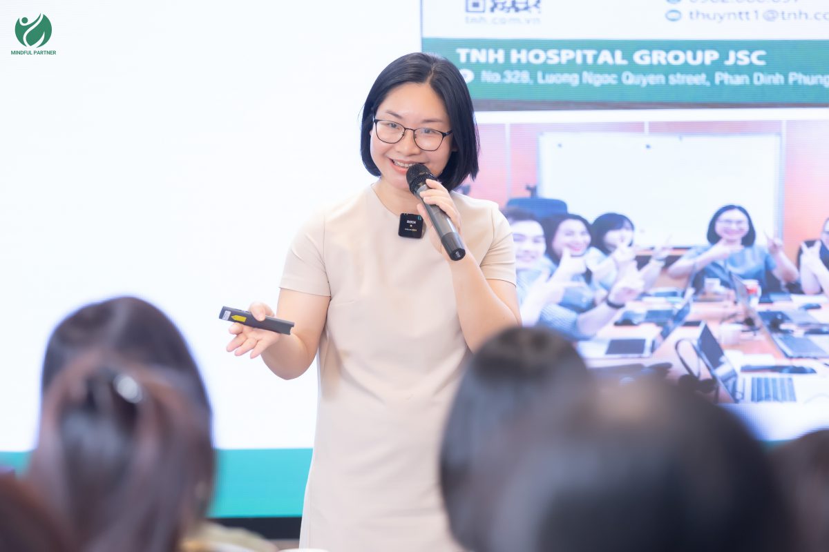 Đinh Phương Lý (Liz Dinh) 
